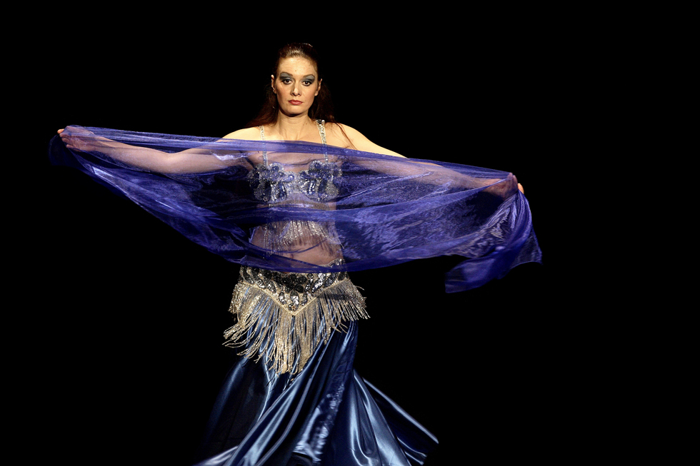 francesca mentre danza sola col velo