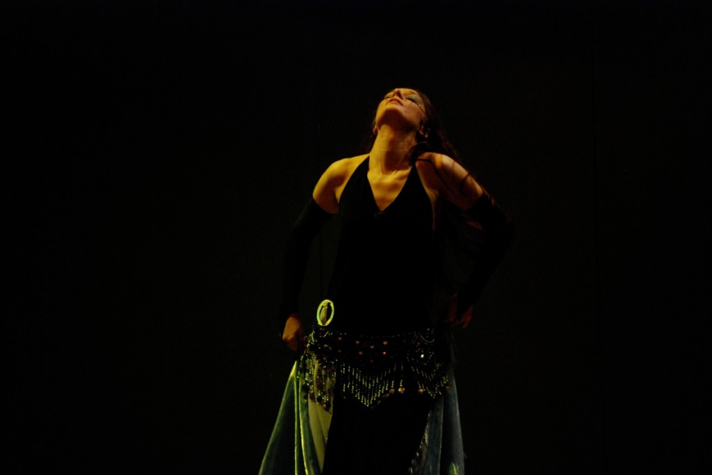 francesca sul palco interpreta dalida